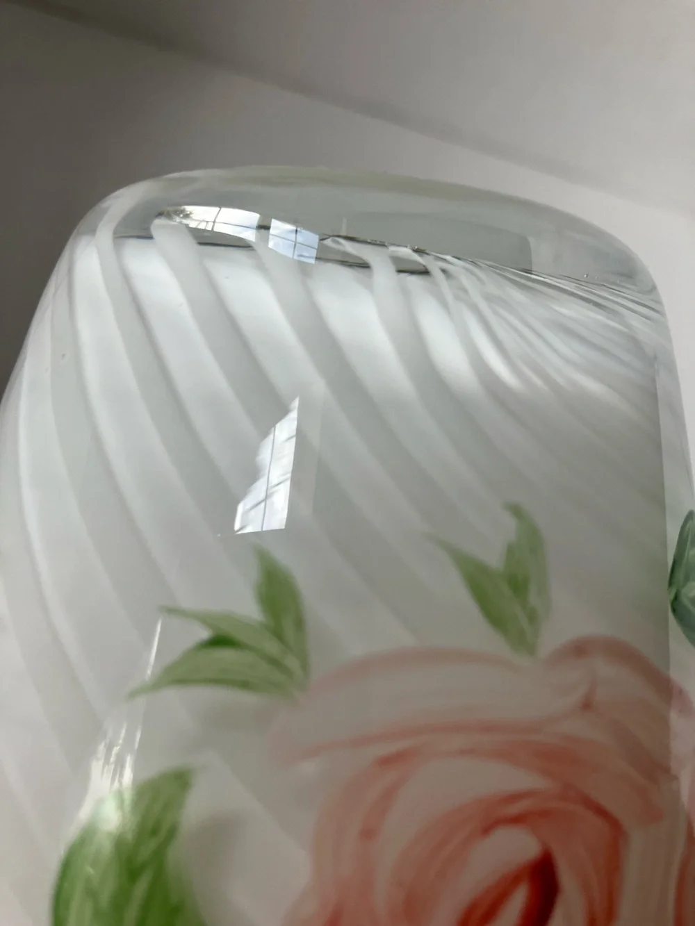 Hand-Painted White Pink Rose Floral Glass Vase with Blue Scalloped Rim‎ 6” Vtg